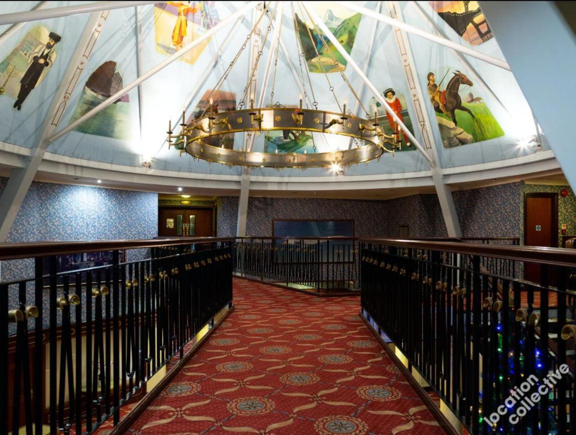 Lakeside International Hotel Camberley Ngoại thất bức ảnh