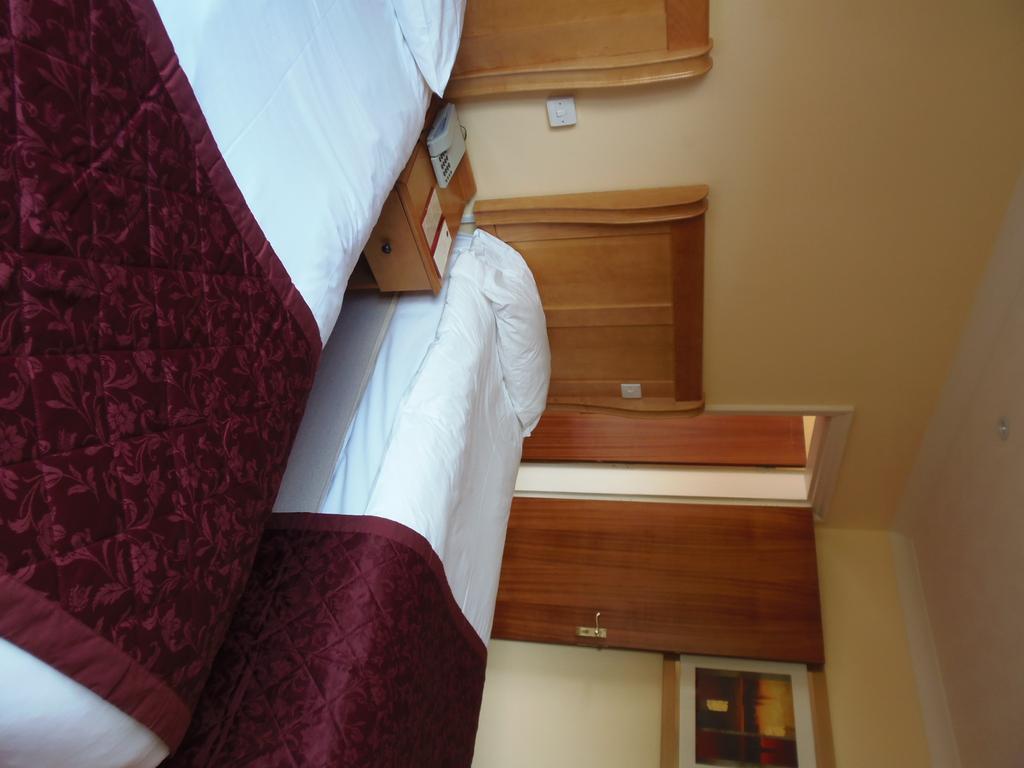 Lakeside International Hotel Camberley Phòng bức ảnh