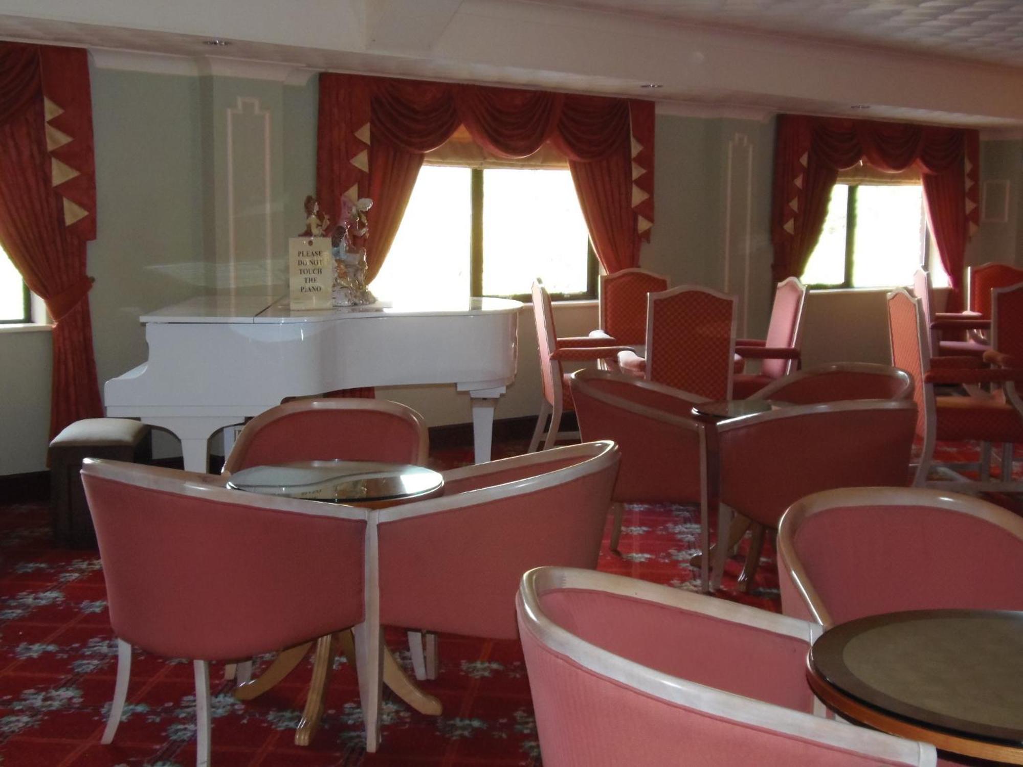 Lakeside International Hotel Camberley Ngoại thất bức ảnh