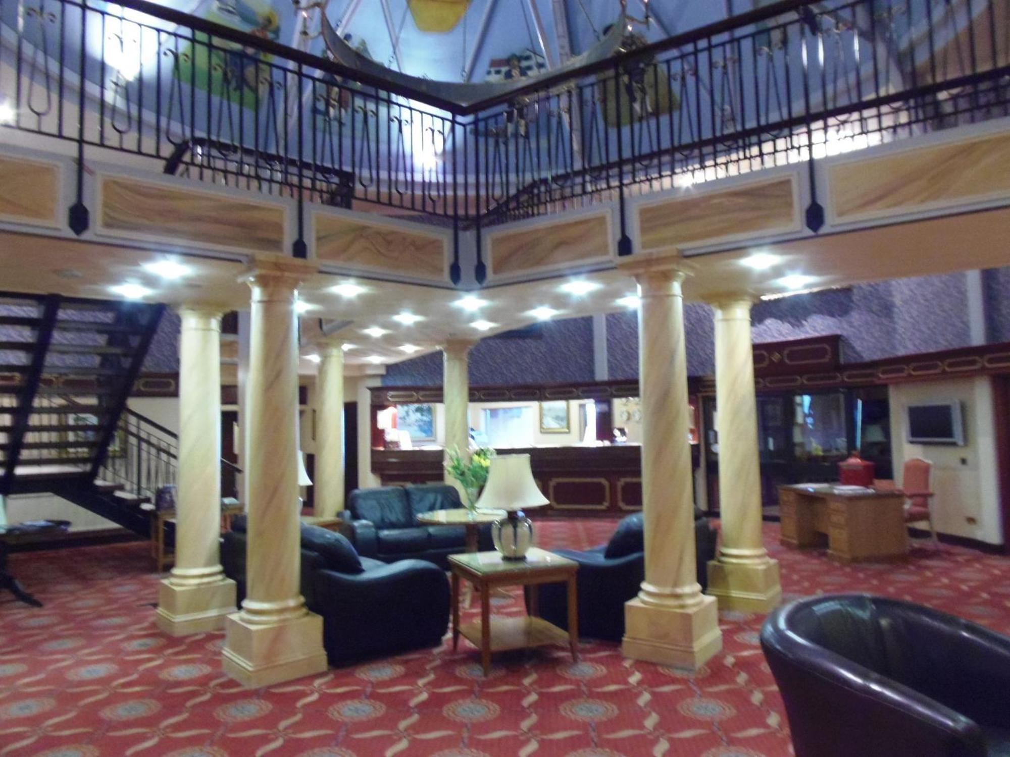 Lakeside International Hotel Camberley Ngoại thất bức ảnh