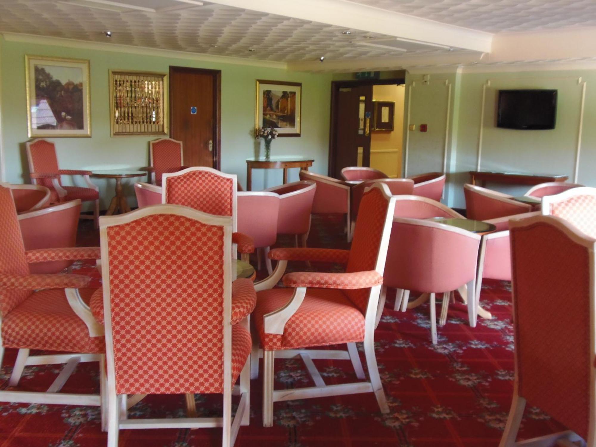 Lakeside International Hotel Camberley Ngoại thất bức ảnh