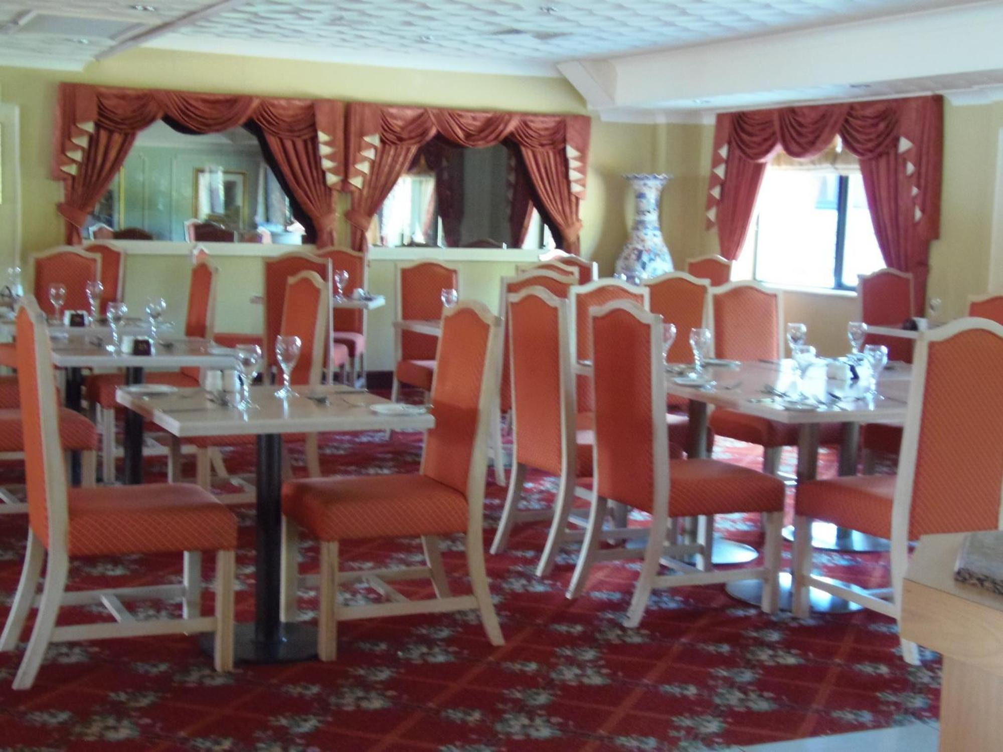 Lakeside International Hotel Camberley Ngoại thất bức ảnh