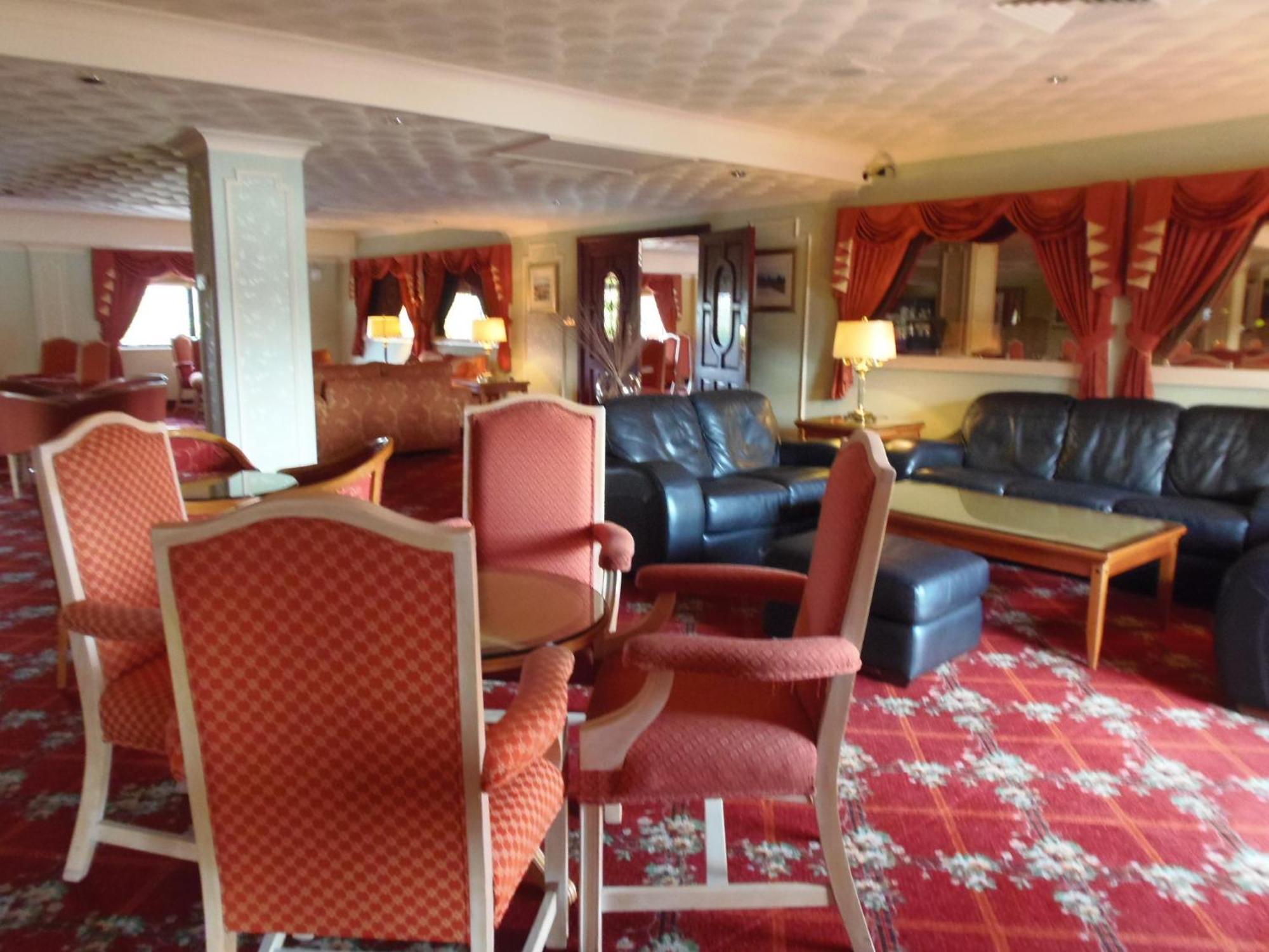 Lakeside International Hotel Camberley Ngoại thất bức ảnh