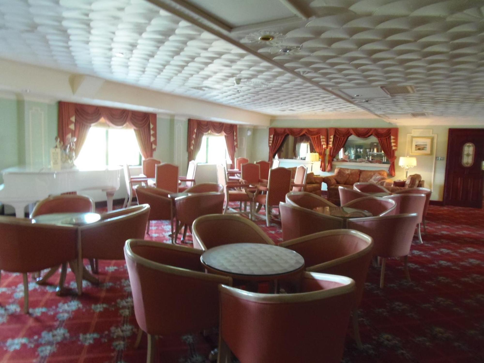Lakeside International Hotel Camberley Ngoại thất bức ảnh